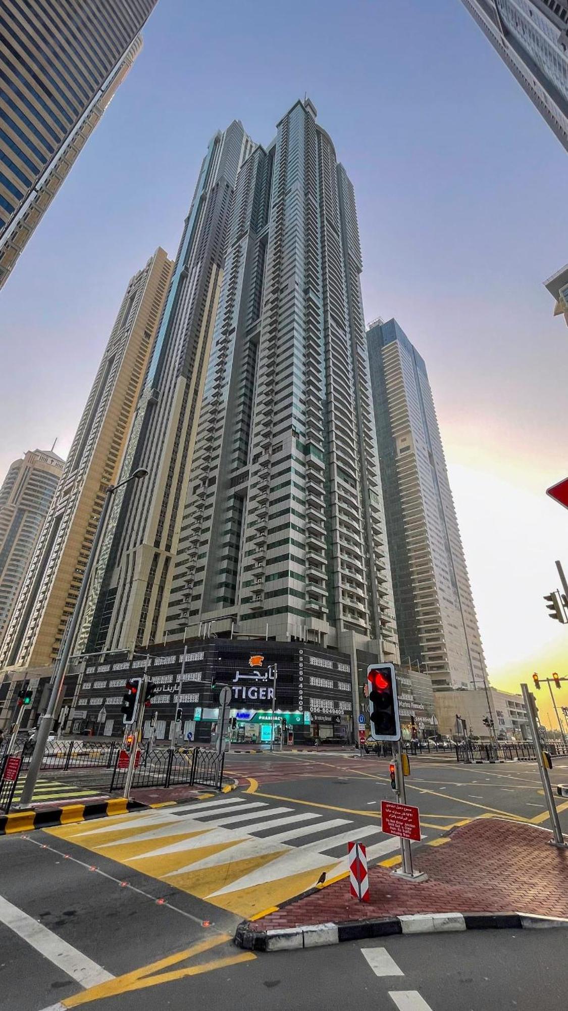 Wake Up To Sea Views In A Blue Lush Home On 51St Dubai Exterior foto